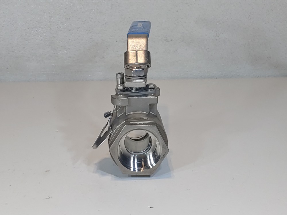 Jamesbury 1-1/2" Threaded CF8M 2000 CWP Full Port Ball Valve
