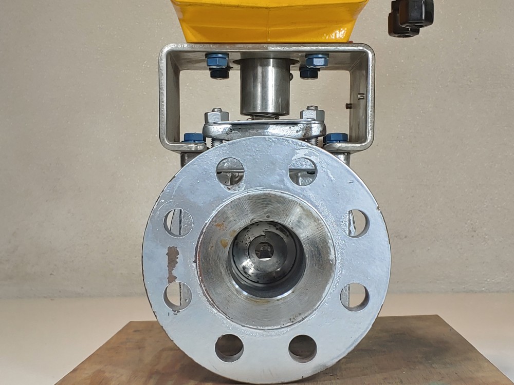 EL-O-MATIC ES0350.U2A02A.27K0 Pneumatic Actuator w/ Velan 2" 300# FP Ball Valve 
