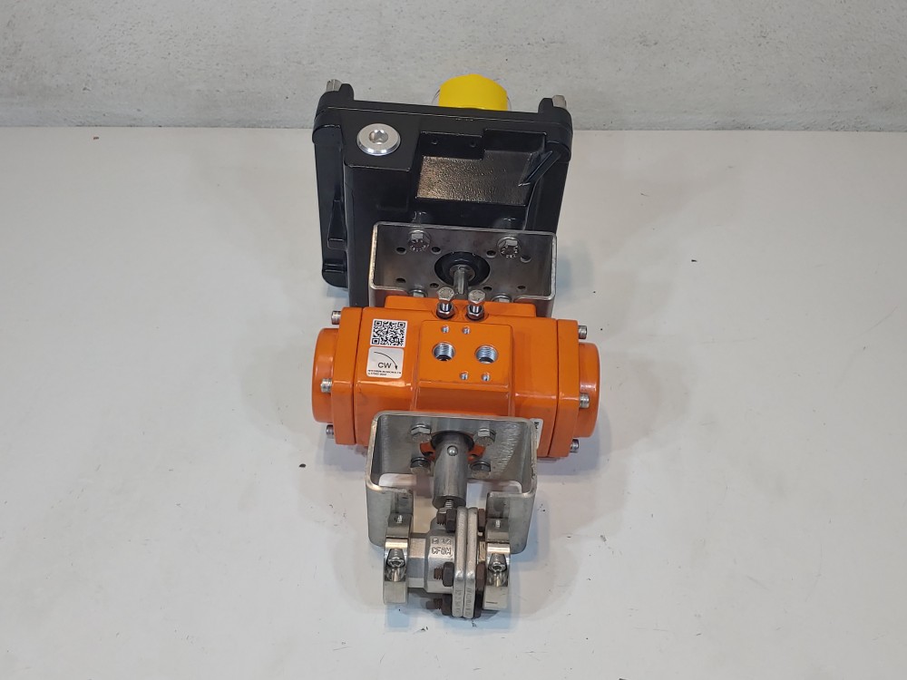 Bettis RPE0025U Valve Actuator  w/ Westlock Limit Switch, 1/2" Ball Valve
