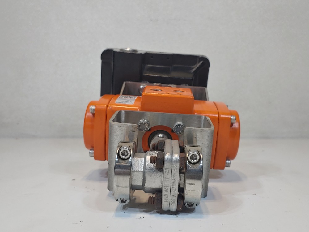 Bettis RPE0025U Valve Actuator  w/ Westlock Limit Switch, 1/2" Ball Valve