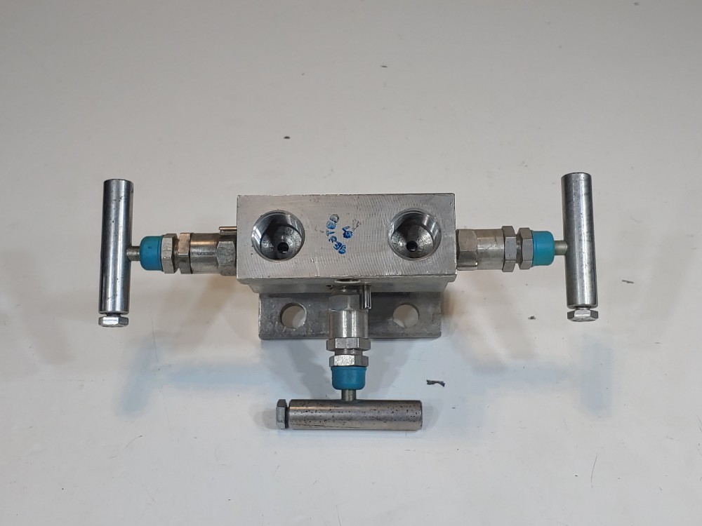 Anderson Greenwood  M4TVDS-4-SG 3-Way Manifold Valve