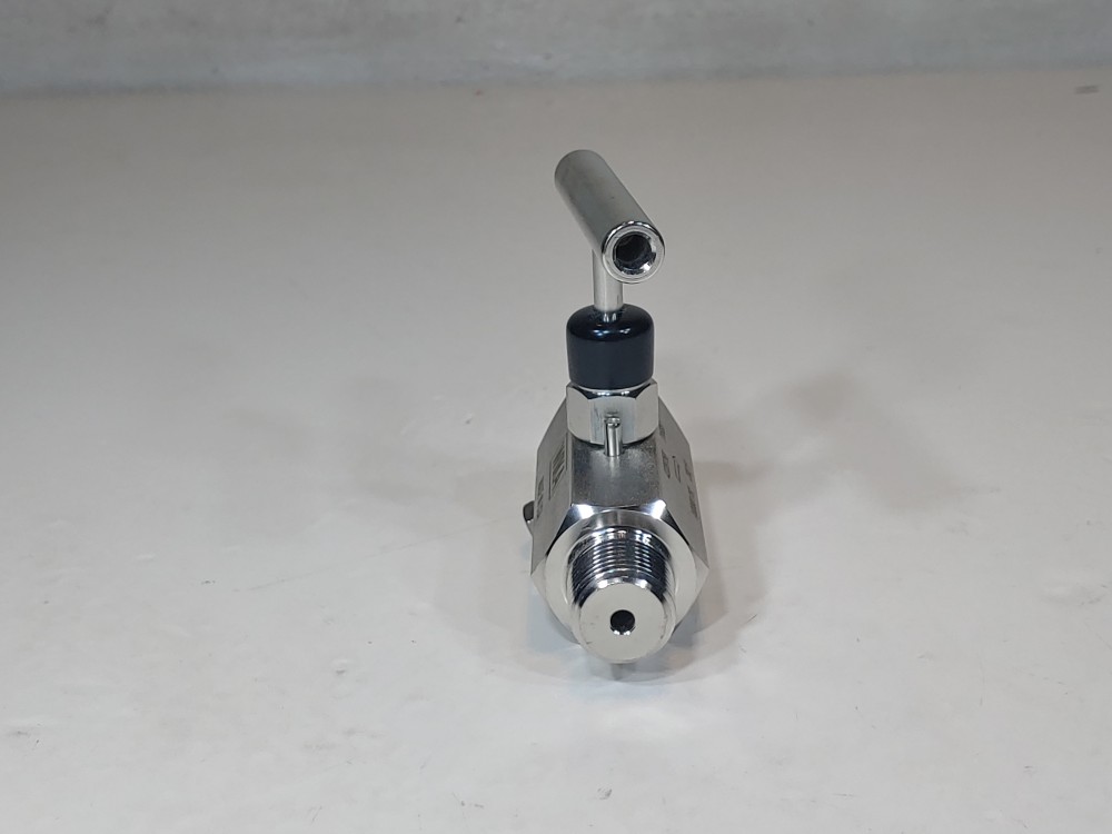 WIKA 1/2" MNPT X 1/2" FNPT Block & Bleed Valve #4339755