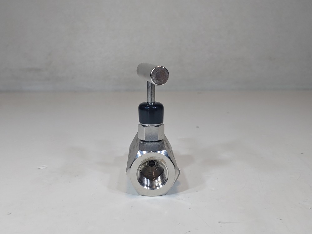 WIKA 1/2" MNPT X 1/2" FNPT Block & Bleed Valve #4339755