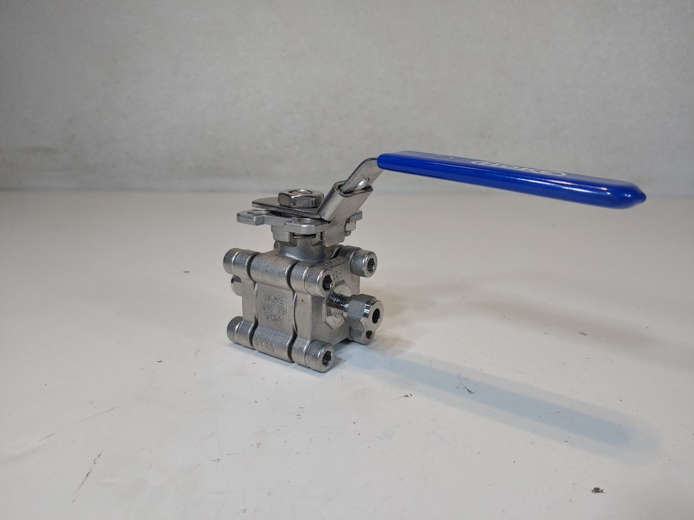 Hoke 1/4" 3-PC FP CF8M Ball Valve, GYROLOK End Tube Fitting, 3000 WOG