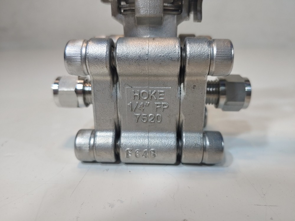 Hoke 1/4" 3-PC FP CF8M Ball Valve, GYROLOK End Tube Fitting, 3000 WOG