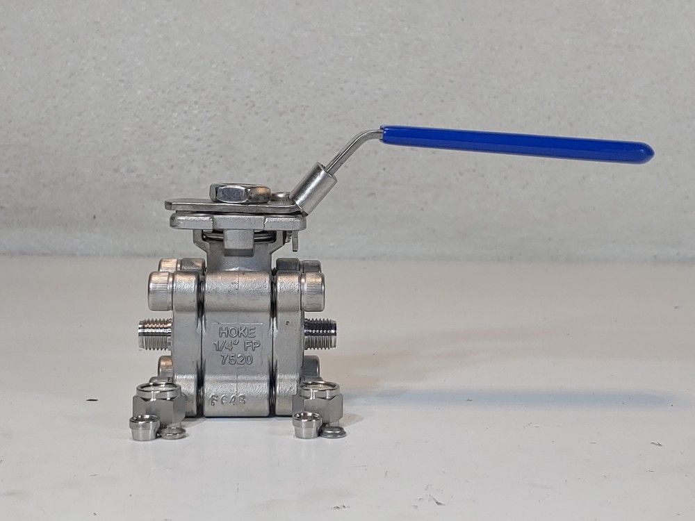 Hoke 1/4" 3-PC FP CF8M Ball Valve, GYROLOK End Tube Fitting, 3000 WOG
