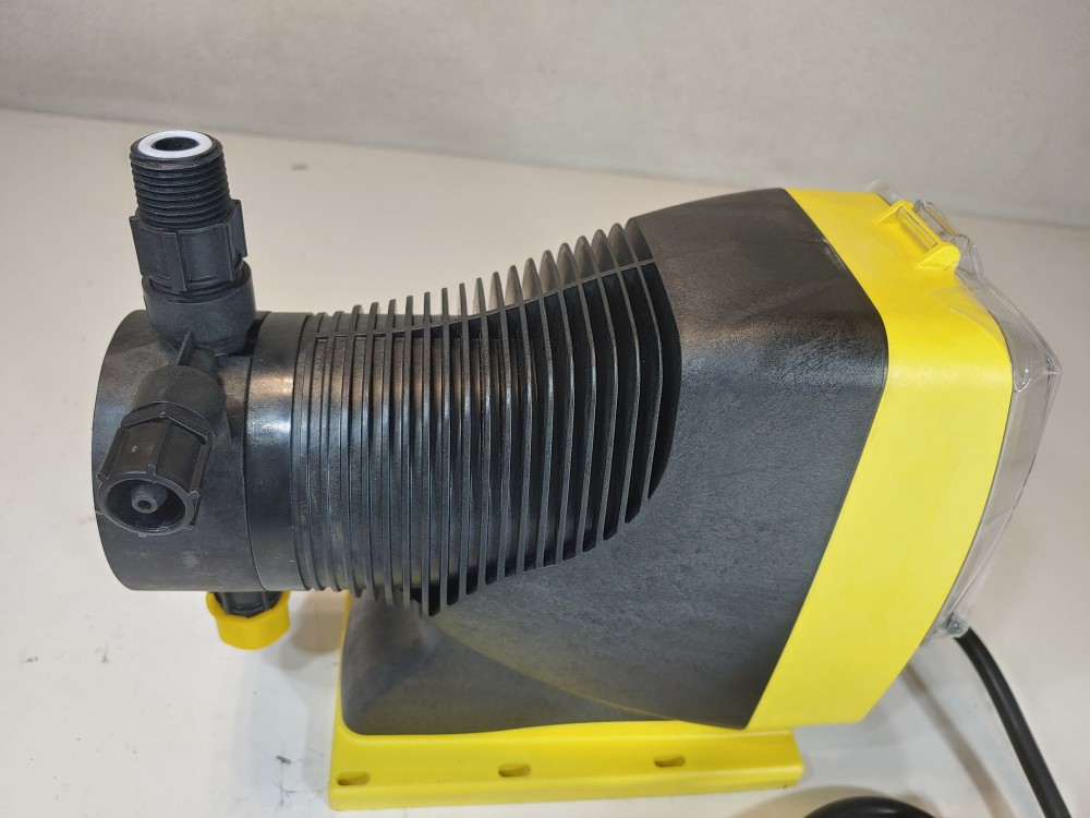 LMI Milton Roy Chemical Metering Pump AD941-823SI
