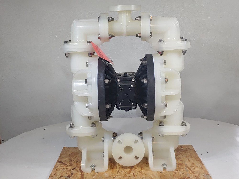 Versamatic 1-1/2" Air-Operated Double Diaphragm Pump E40PP5T559A