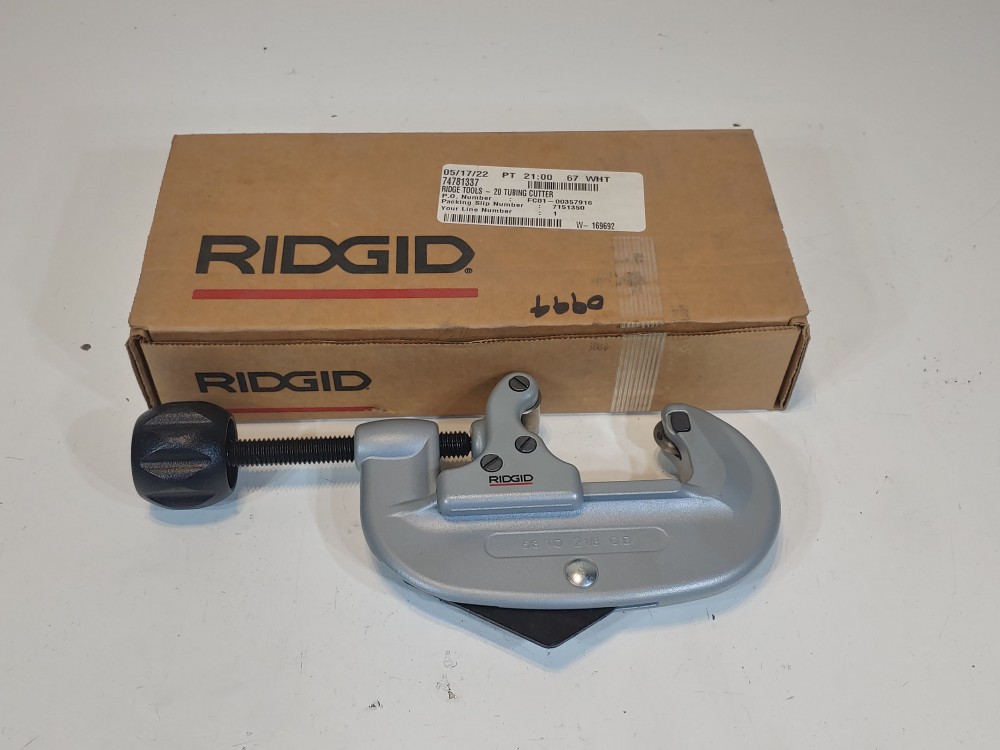 Ridgid#20 Screw Feed Tubing Cutter 5/8-2-1/8" Cat:#32930 w/Fold Away Spare Wheel