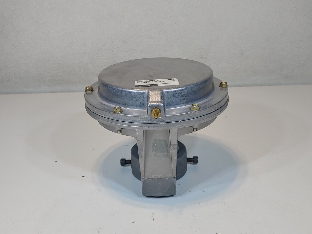 Honeywell 8" Pneumatic Valve Actuator MP953C 1083 2