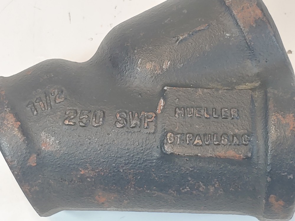 Mueller 1-1/2" 250 SWP Cast Iron WYE Strainer, 20 Mesh Strainer 308707
