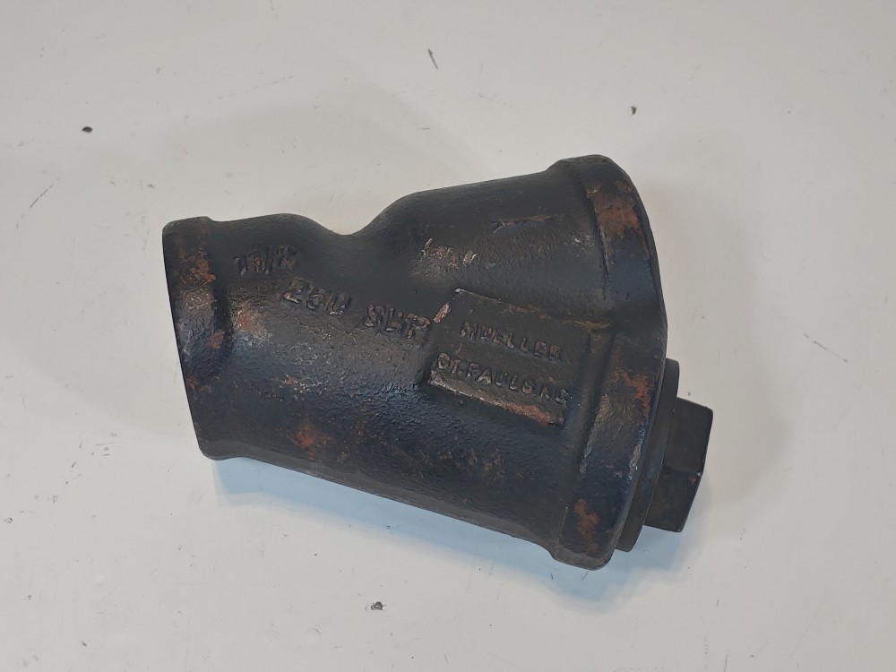 Mueller 1-1/2" 250 SWP Cast Iron WYE Strainer, 20 Mesh Strainer 308707
