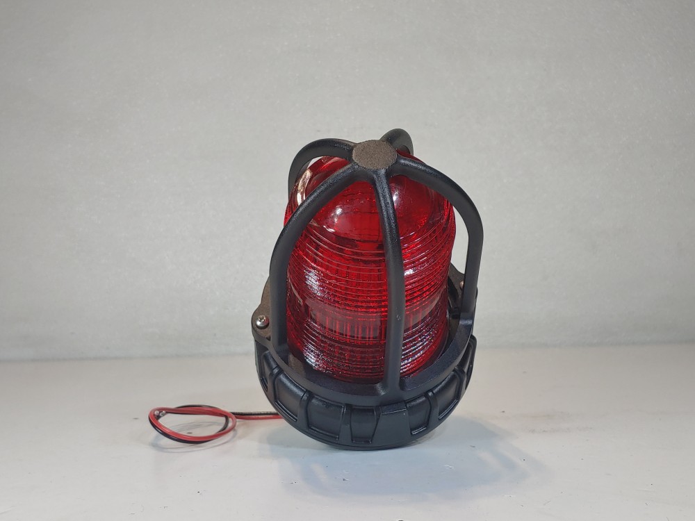 Federal Signal 151XST Hazardous Location Strobe Light Model #151XST-012-024R