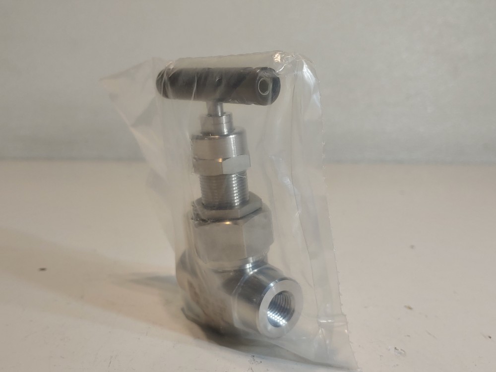 Swagelok Severe Service Union Bonnet 1/4"FNPT  Needle Valve HC-6NBF4-G-HC