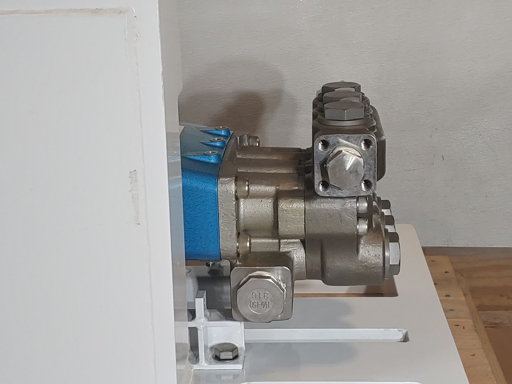 Cat Pump 3500 Series Triplex Plunger Pump 1-1/2"" FNPT x 1" FNPT w/20HP Baldor 