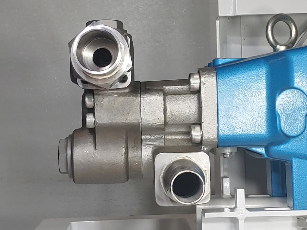 Cat Pump 3500 Series Triplex Plunger Pump 1-1/2"" FNPT x 1" FNPT w/20HP Baldor 