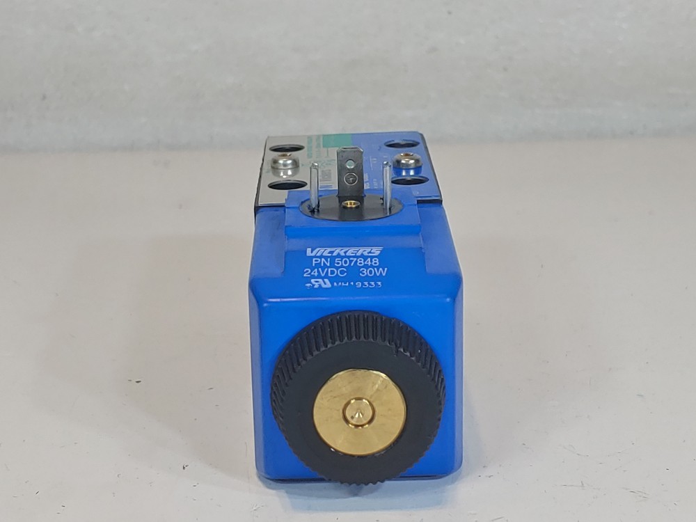 Eaton Vickers DG4V-3S-2A-M-U-H5-60 Directional Control Solenoid Valve 