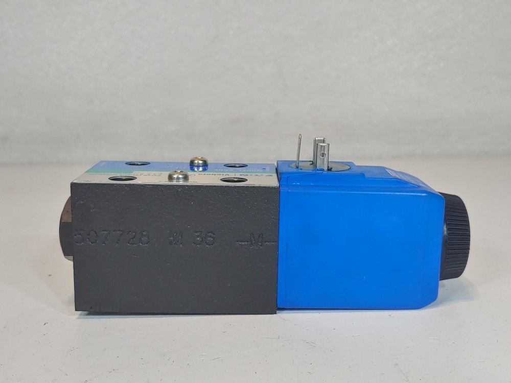 Eaton Vickers DG4V-3S-2A-M-U-H5-60 Directional Control Solenoid Valve 