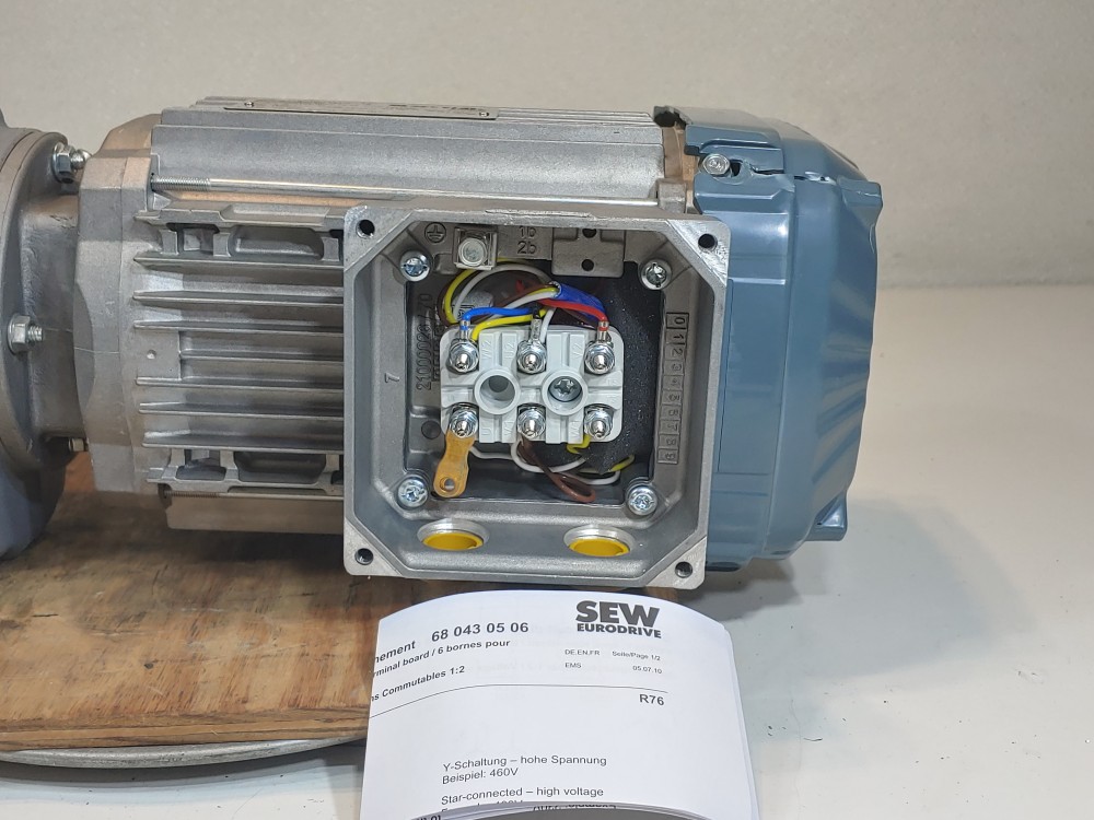 Sew-Eurodrive Helical Worm Gearmotor, 1751 RPM, Type SA47 DRN80M4