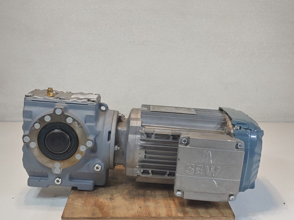 Sew-Eurodrive Helical Worm Gearmotor, 1751 RPM, Type SA47 DRN80M4