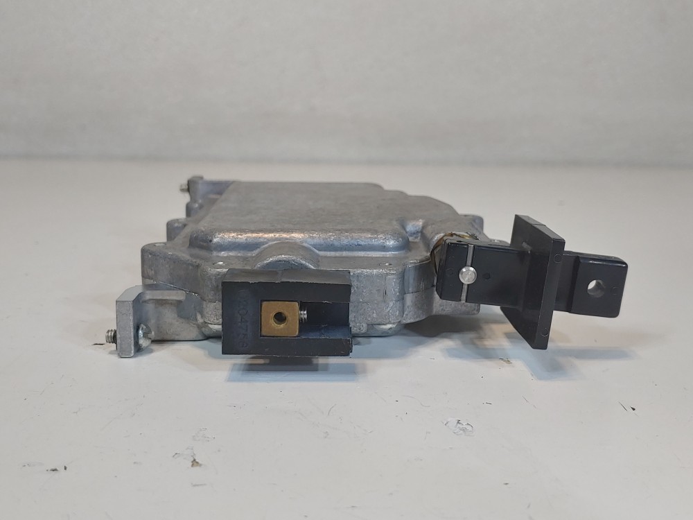 Crouse Hinds D2CB11 15 Circuit Breaker 