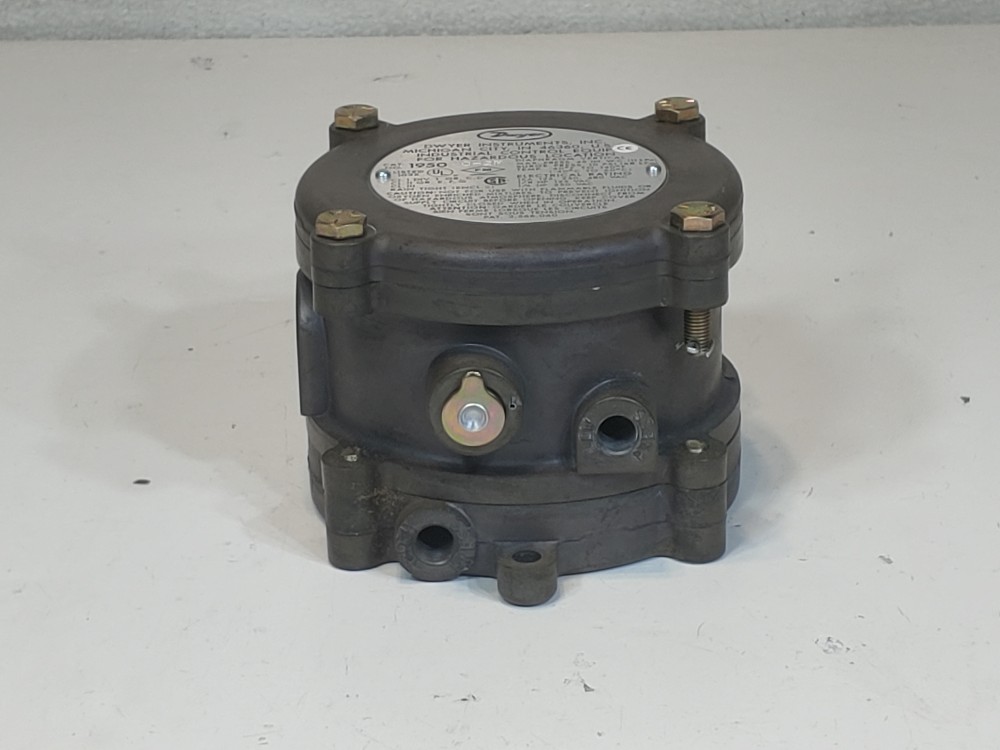 Dwyer Explosion Proof Pressure Switch Model# 1950-0-2F