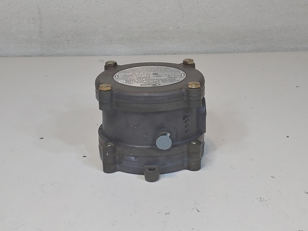 Dwyer Explosion Proof Pressure Switch Model# 1950-0-2F