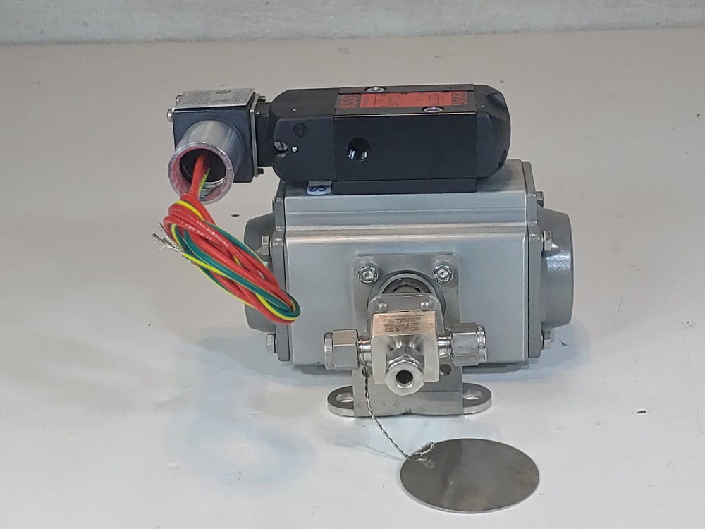 Swagelok SS-43GXLS4 Pneumatically Actuated Ball Valve Assembly 
