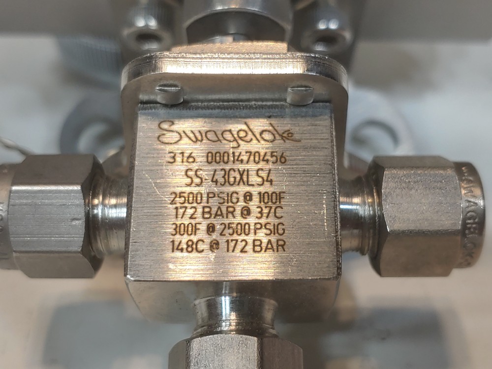 Swagelok SS-43GXLS4 Pneumatically Actuated Ball Valve Assembly 