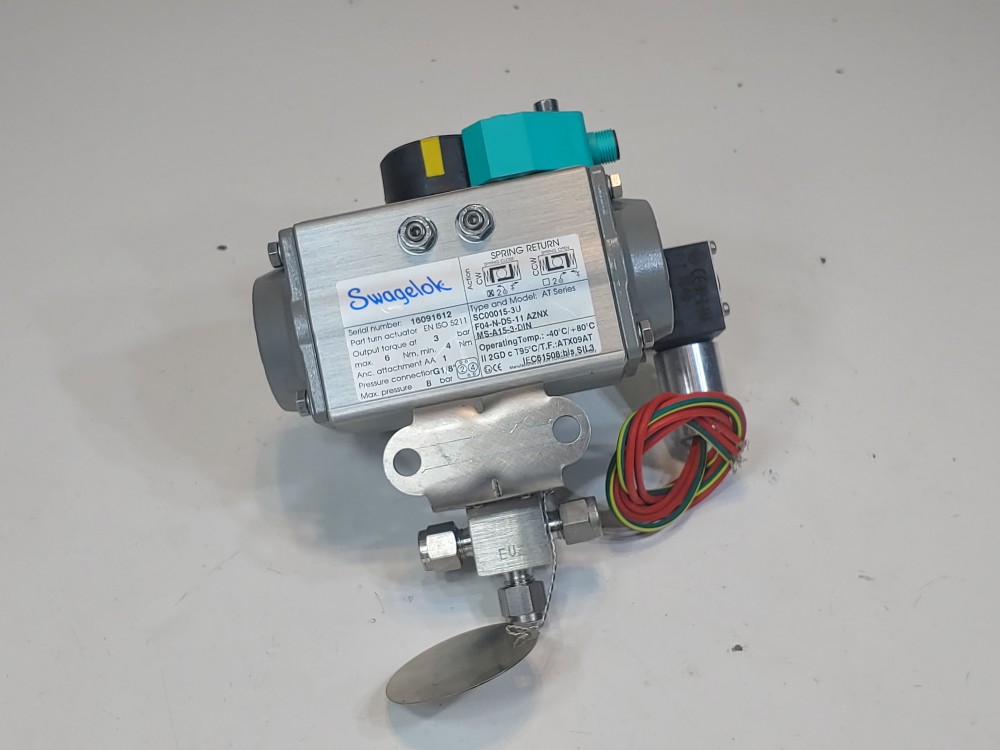 Swagelok SS-43GXLS4 Pneumatically Actuated Ball Valve Assembly 