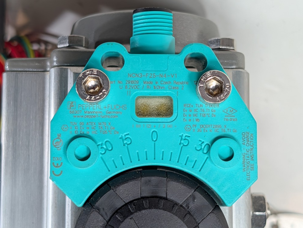Swagelok SS-43GXLS4 Pneumatically Actuated Ball Valve Assembly 