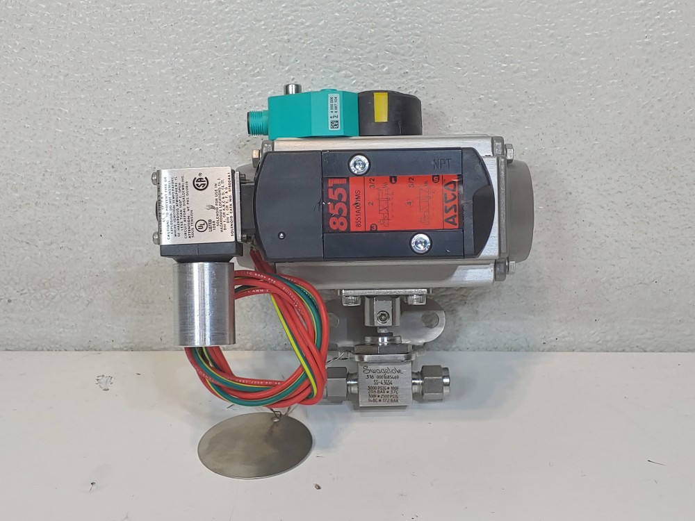 Swagelok SS-43GS4 Pneumatically Actuated Ball Valve Assembly 
