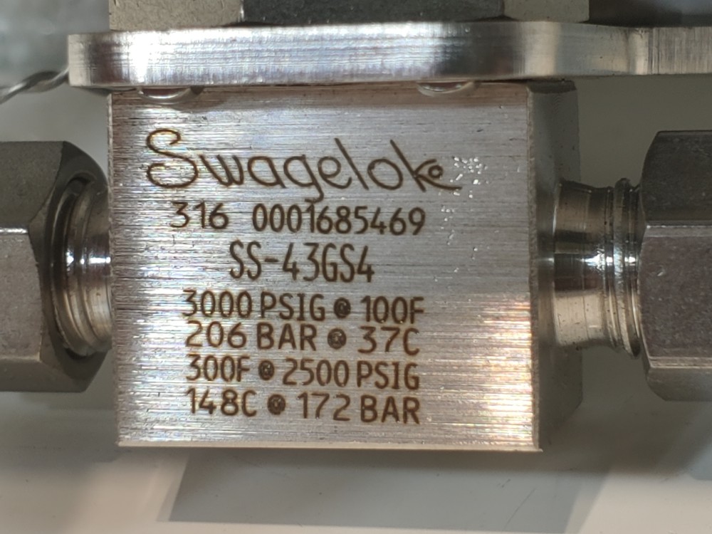 Swagelok SS-43GS4 Pneumatically Actuated Ball Valve Assembly 