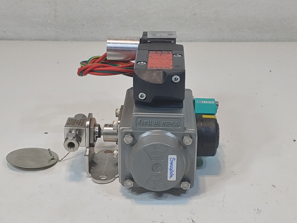 Swagelok SS-43GS4 Pneumatically Actuated Ball Valve Assembly 