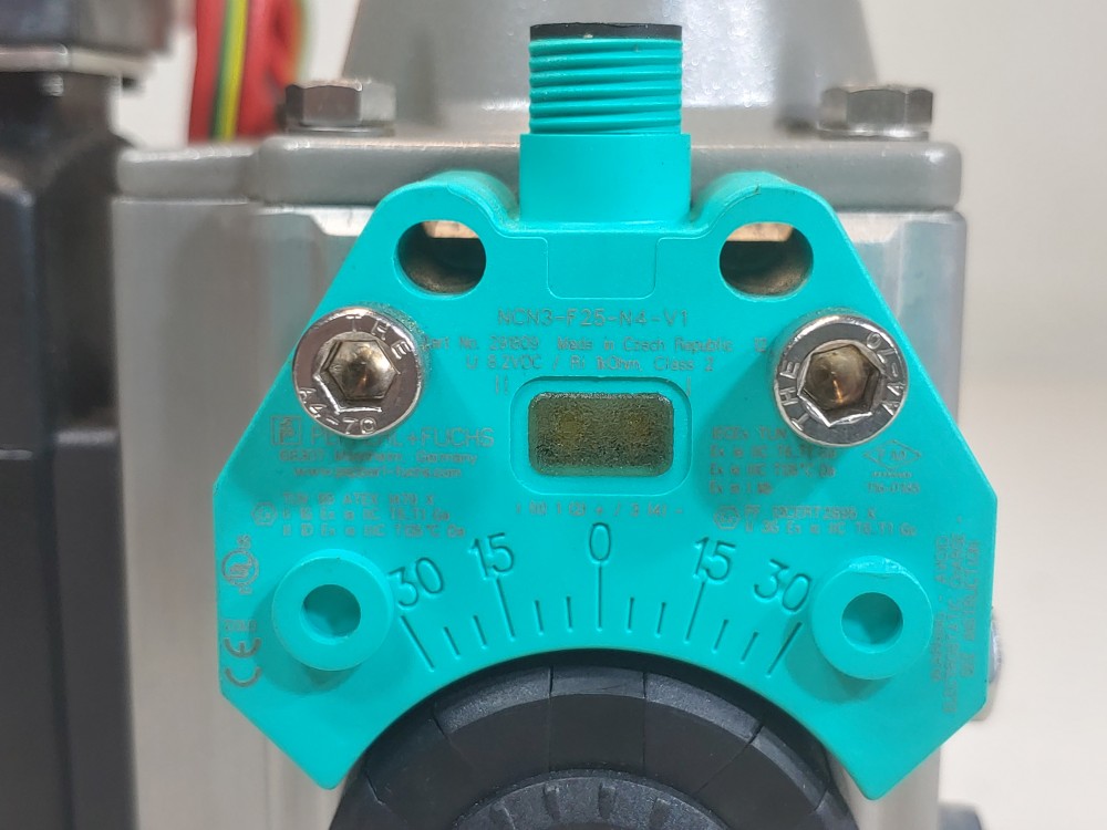 Swagelok SS-43GS4 Pneumatically Actuated Ball Valve Assembly 