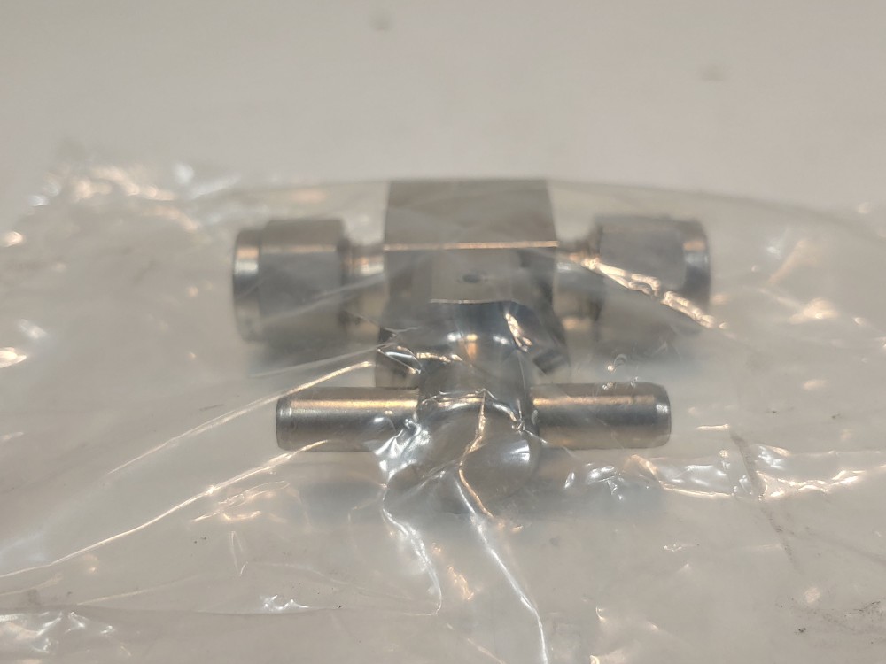 Swagelok SS Quarter Turn Instrument Plug Valve SS-4P4T-M1,  1/4" Tube Fitting