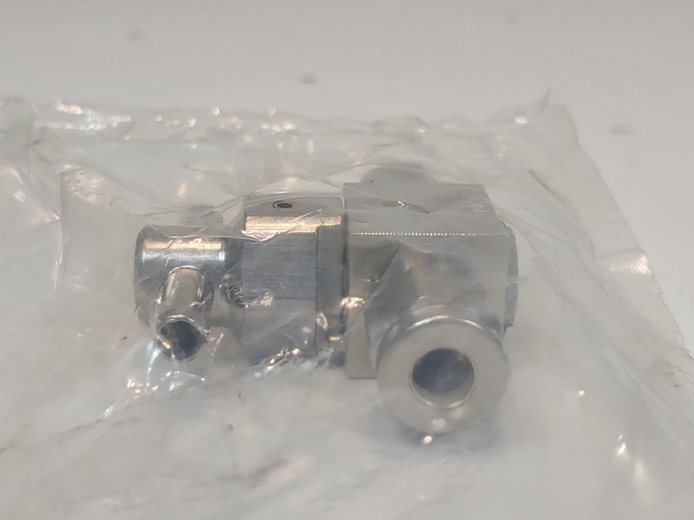 Swagelok SS Quarter Turn Instrument Plug Valve SS-4P4T-M1,  1/4" Tube Fitting