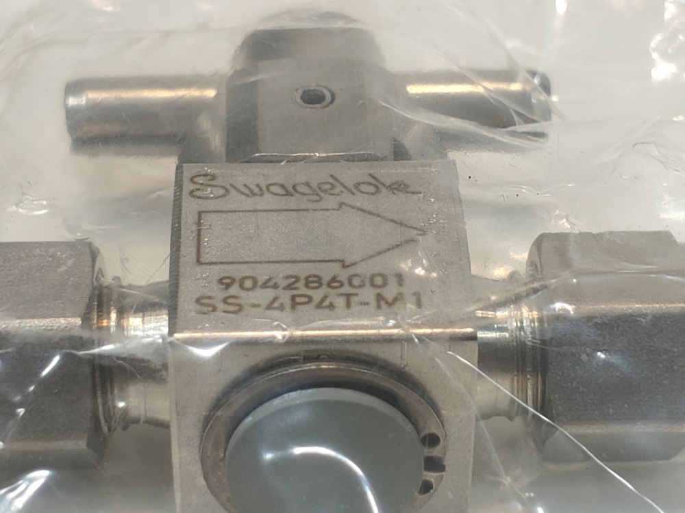 Swagelok SS Quarter Turn Instrument Plug Valve SS-4P4T-M1,  1/4" Tube Fitting