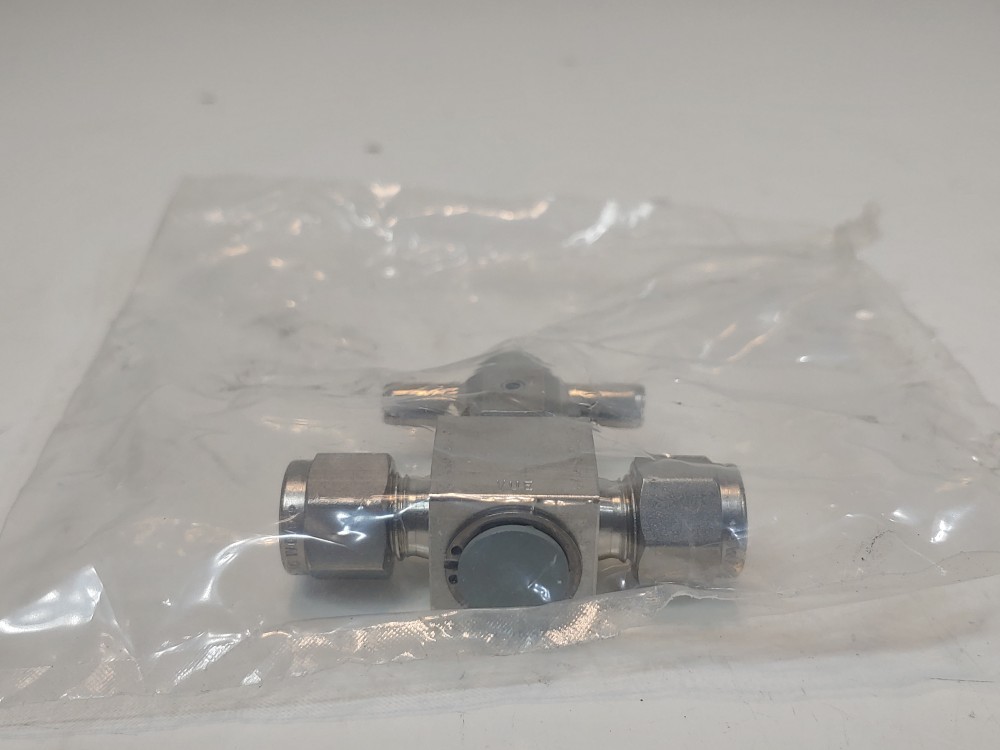 Swagelok SS Quarter Turn Instrument Plug Valve SS-4P4T-M1,  1/4" Tube Fitting