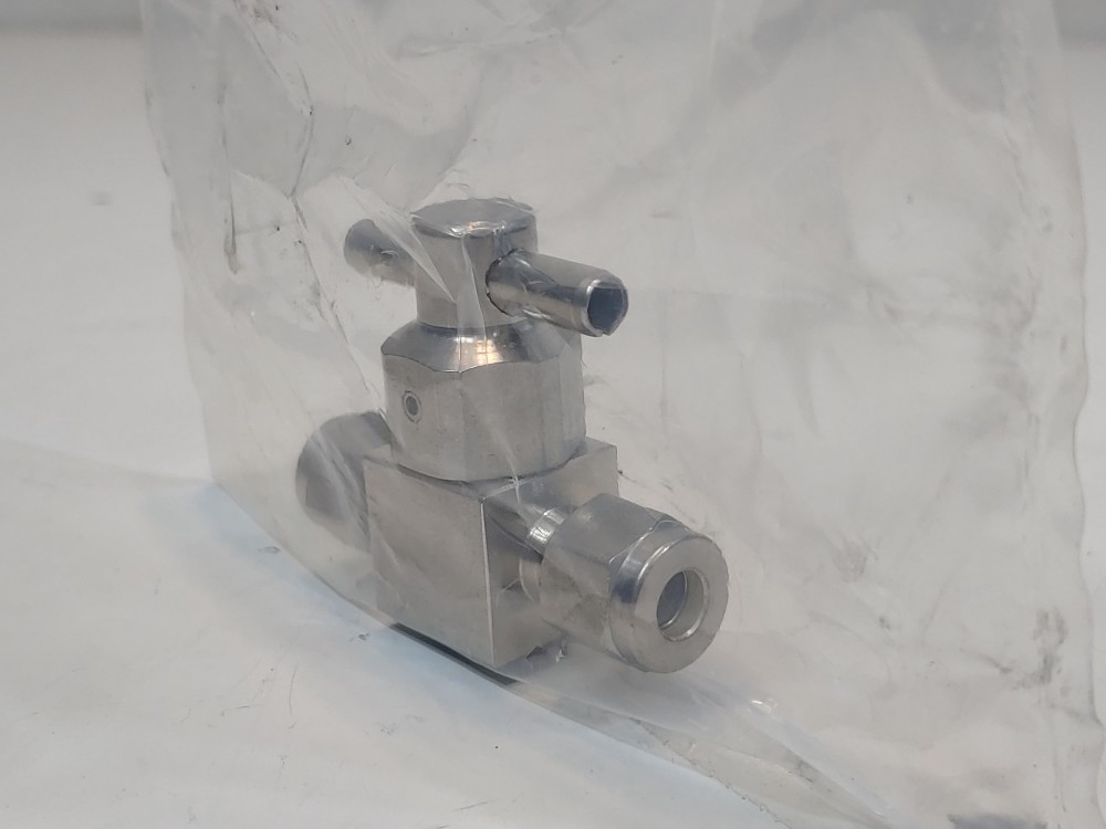 Swagelok SS Quarter Turn Instrument Plug Valve SS-4P4T-M1,  1/4" Tube Fitting
