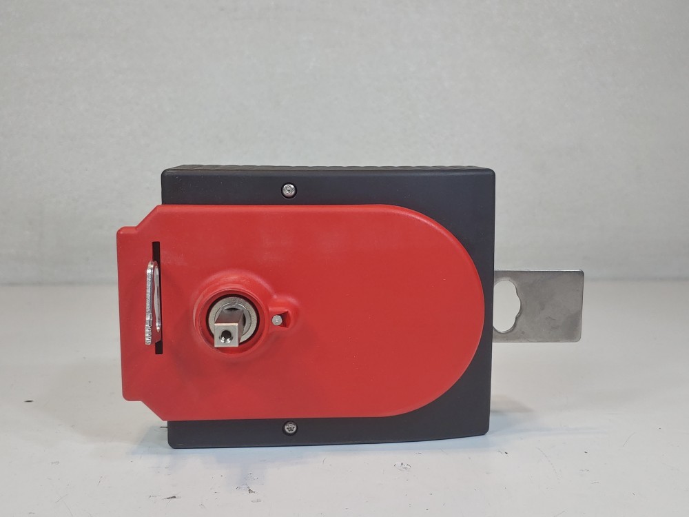 Euchner Safety Switch Unicode MGB-L2H-APA-R-109771 w/ MGB-H-AA1A3-R-111157