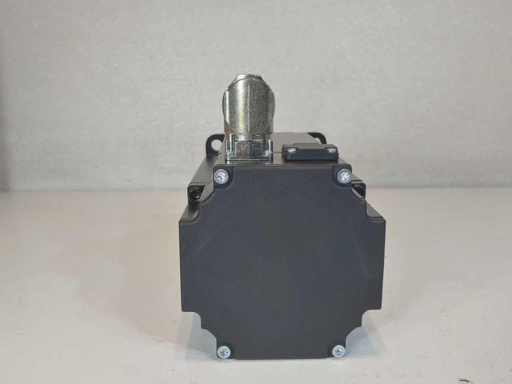 B&R  8LSA44.DB060S000-3 Servo Motor