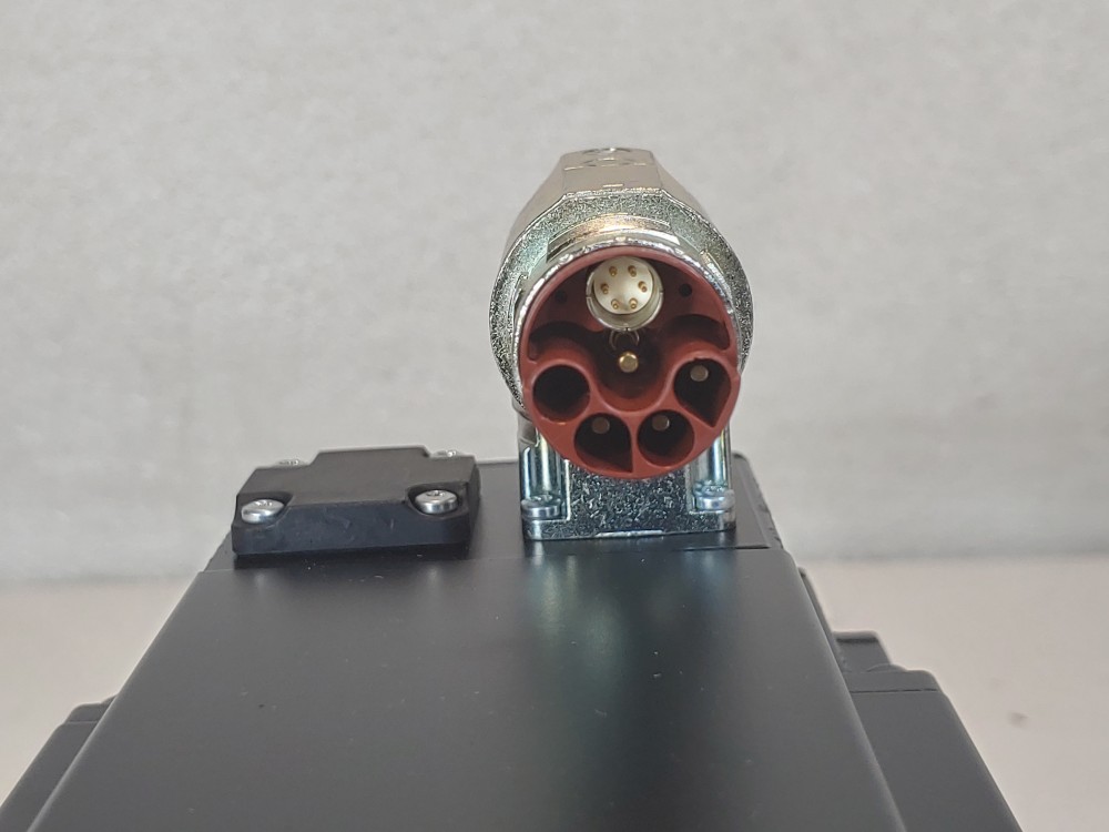 B&R  8LSA44.DB060S000-3 Servo Motor