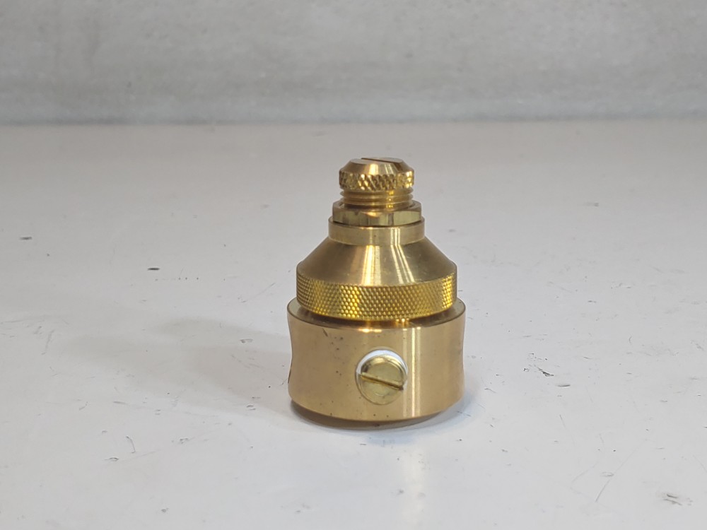 Watts  1/4" FNPT LF560, 0-125 PSI Brass Pressure Reducing Valve 