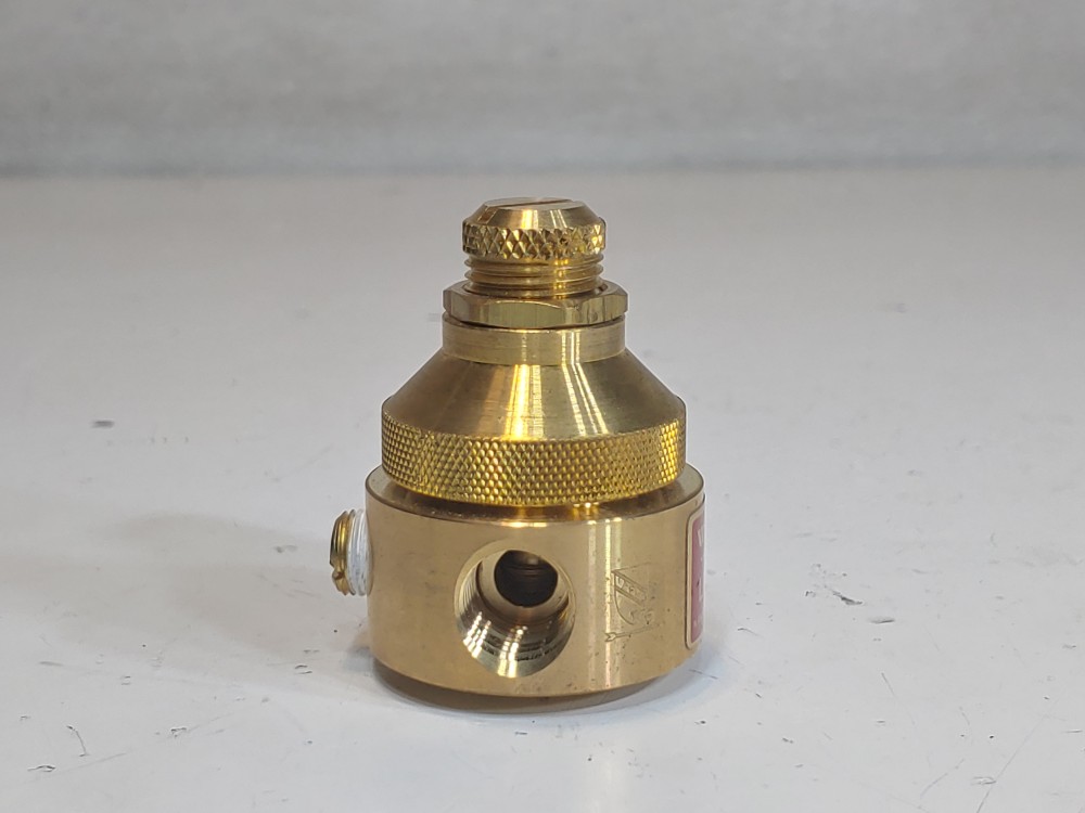 Watts  1/4" FNPT LF560, 0-125 PSI Brass Pressure Reducing Valve 