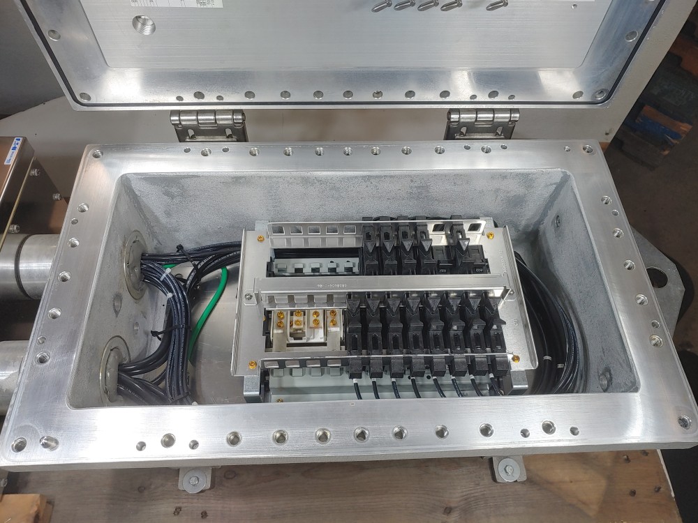 Crouse-Hinds Power Plus D2L Hazardous Area Lighting & Heat Tracing Panelboard