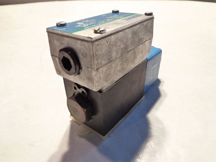 VICKERS SOLENOID HYDRAULIC VALVE - DG4V 3S 2A M FW B5 60 EN21