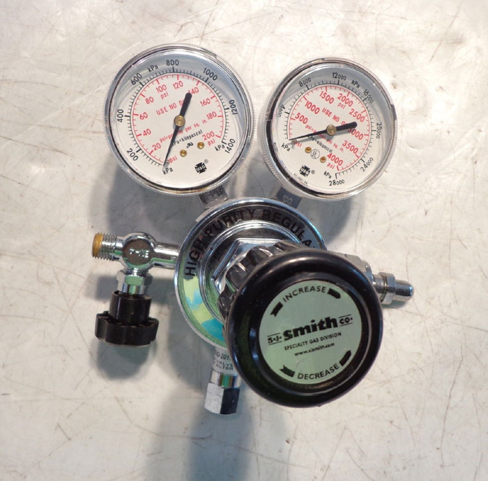 SMITH CO. HIGH PURITY COMPRESSED GAS REGULATOR HPS270-125-4F-BV