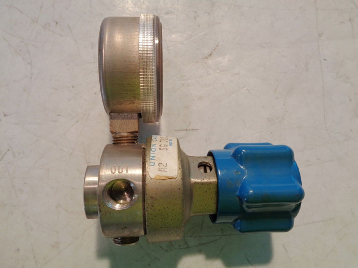 LINDE GAS REGULATOR -OR- UNION CARBIDE GAS REGULATOR SG 3810 300