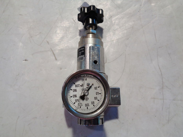 NORGREN 1/2" REGULATOR W/ GAUGE R22-405-RNMA